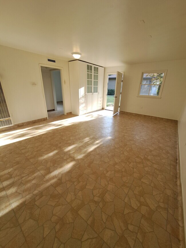 Building Photo - 4574 Viro Rd