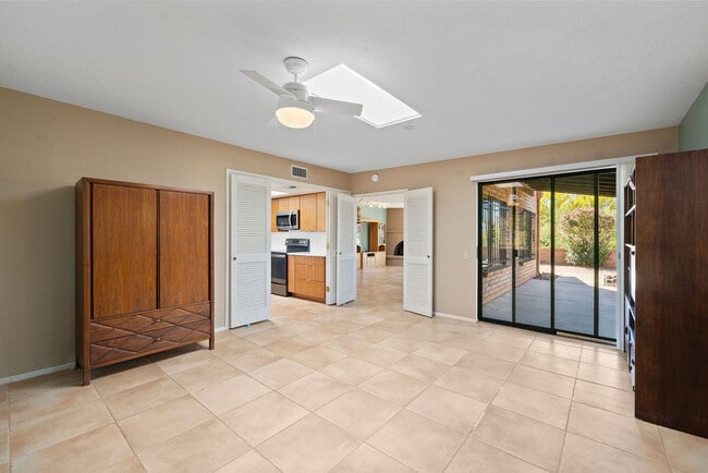 Building Photo - 1021 W Desert Canyon Pl