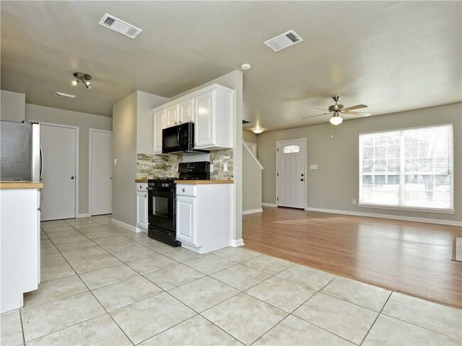 Building Photo - 605 Amaryllis Ave