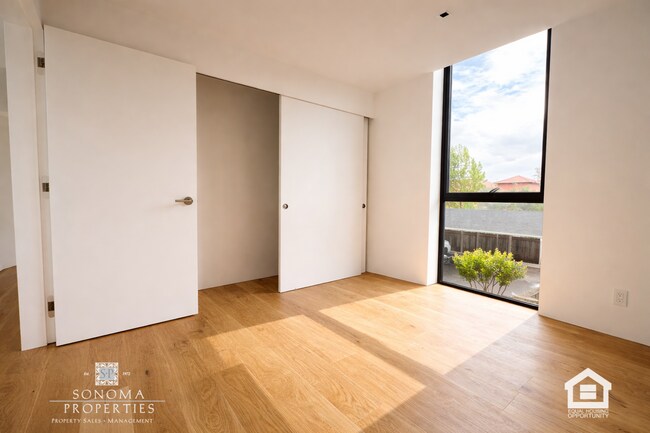 Building Photo - 1207-1209 Broadway