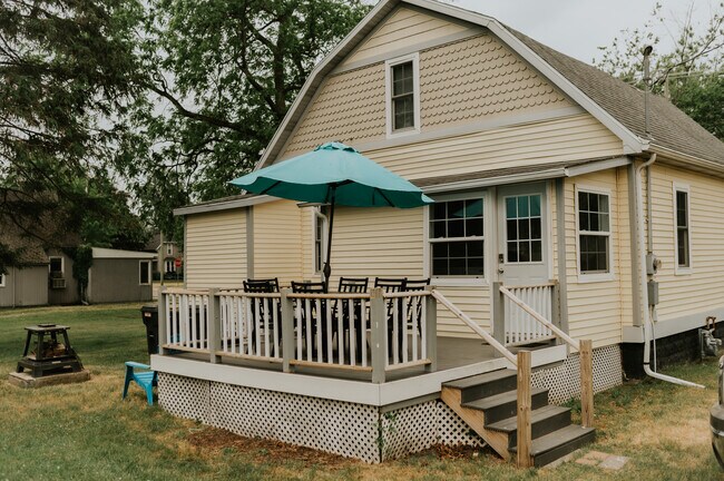 Building Photo - 871 St Joseph St