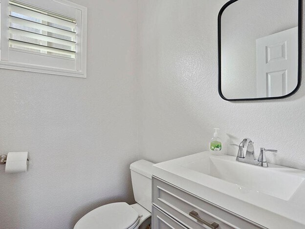 Building Photo - 1601 Barkley Ln