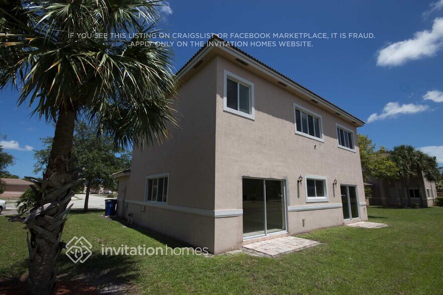 Building Photo - 4551 NW 36th Ct