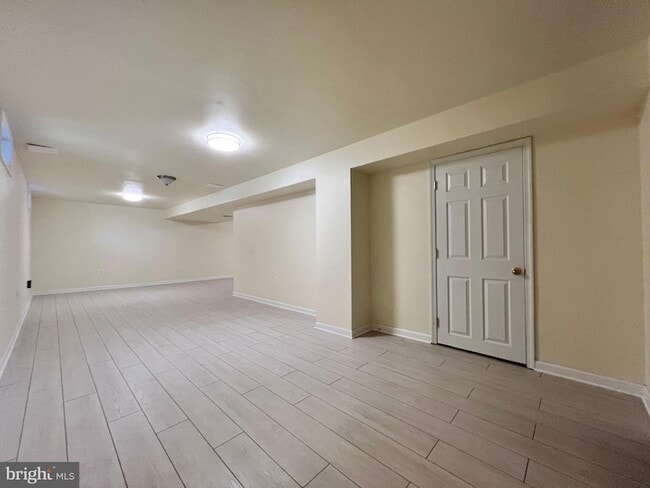 Building Photo - 8596 Trail View Dr