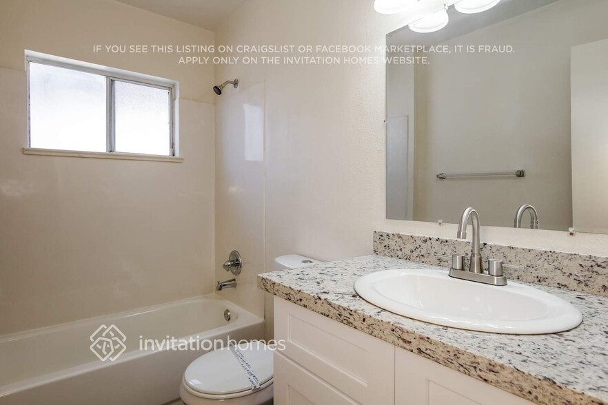 Building Photo - 8422 N 42nd Dr