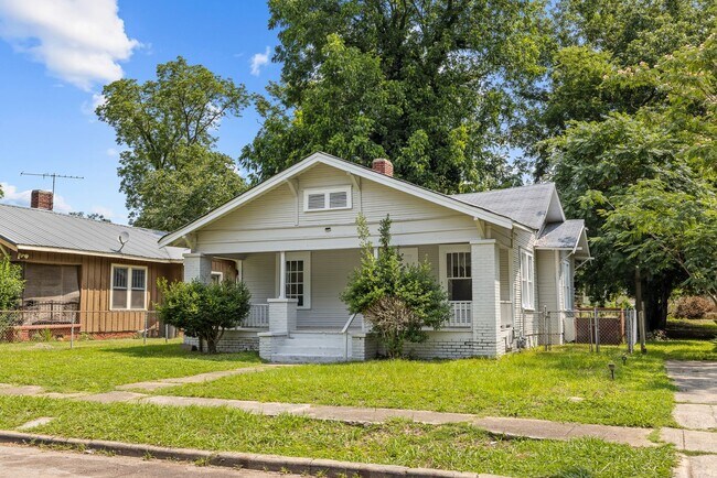 Building Photo - Charming 4 Bedroom, 2 Bathroom house