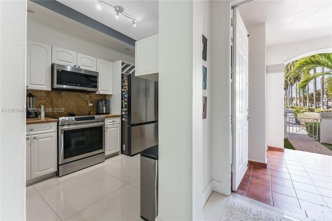 Building Photo - 4243 NW 112th Ct