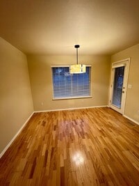 Building Photo - Updated 3 Bedroom Condo!