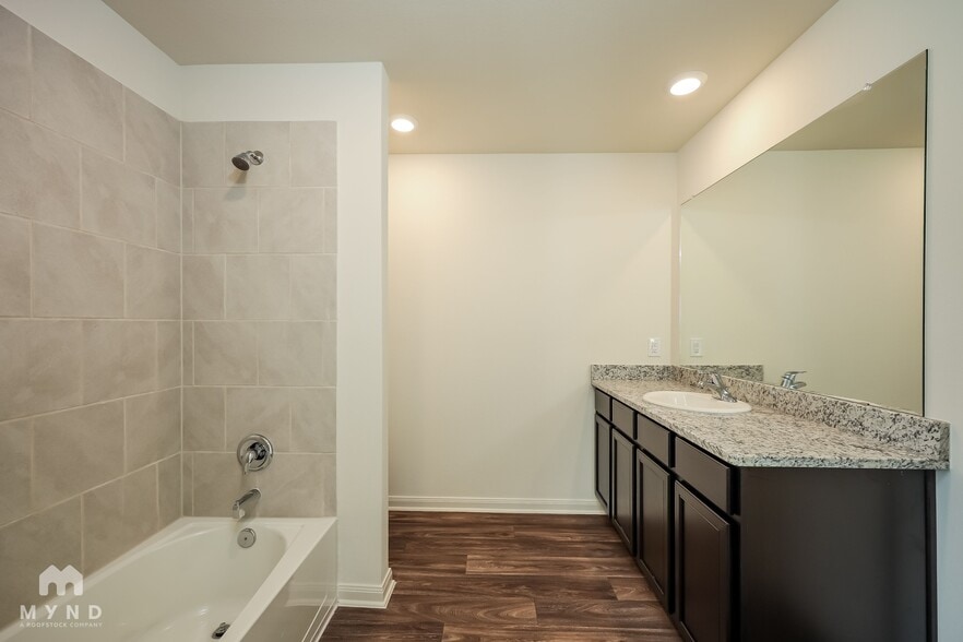Building Photo - 7310 Lazy Cyn