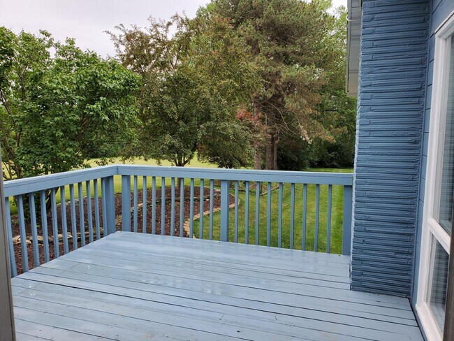 Building Photo - 413 Riverview Dr