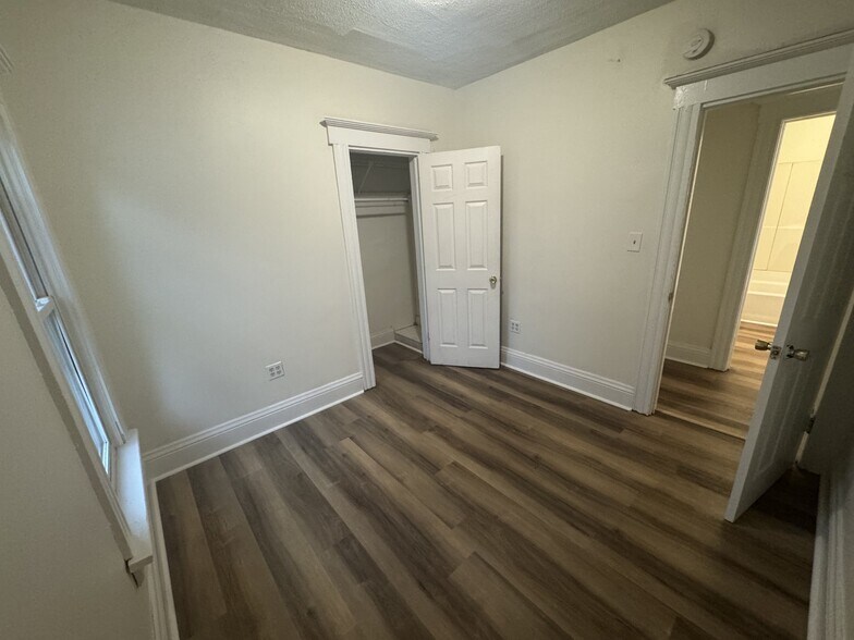 Building Photo - 606 Summit Ave