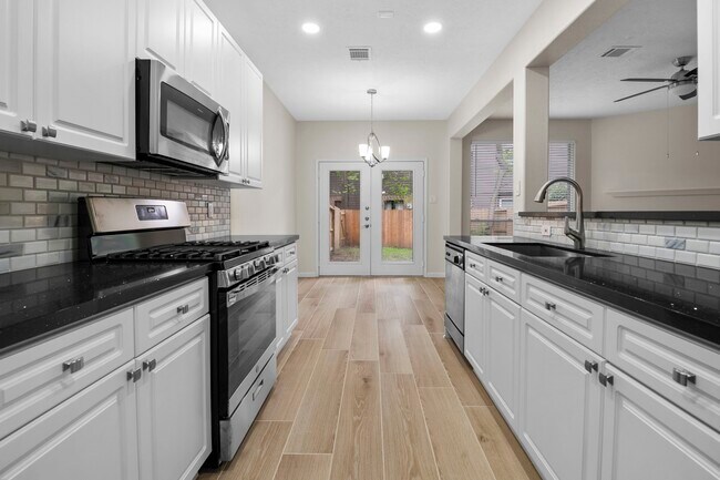 Building Photo - 13 E Willowood Ct