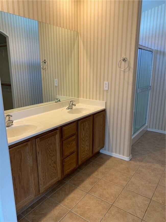 Building Photo - 2421 Stardust Dr