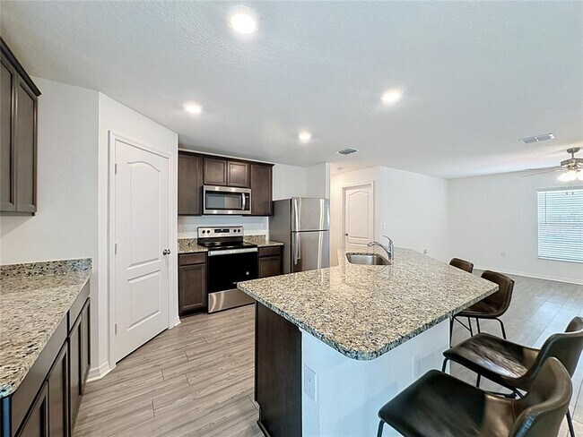 Building Photo - 1407 Hillsborough Way