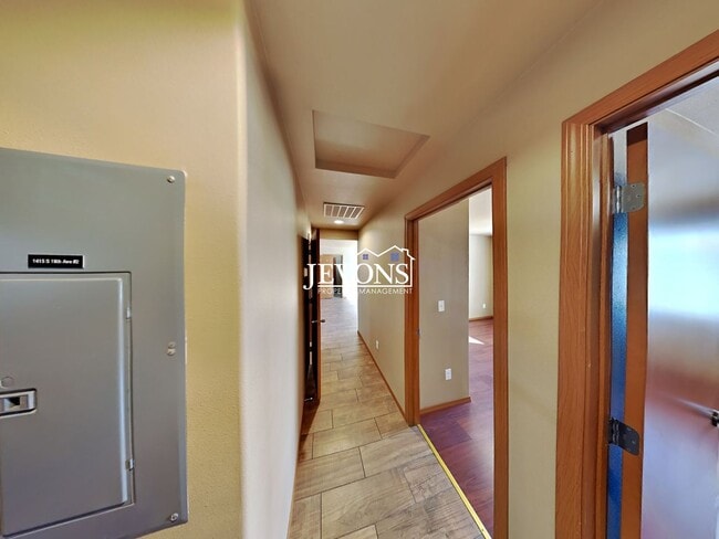 Building Photo - Spacious 3-Bedroom, 2-Bathroom Apartment in Central Yakima
