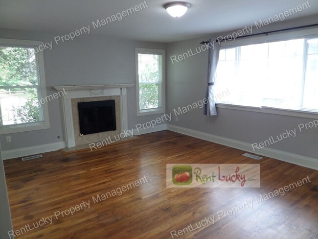 Building Photo - Super-Cute 3-Bedroom House in Fantastic Re...