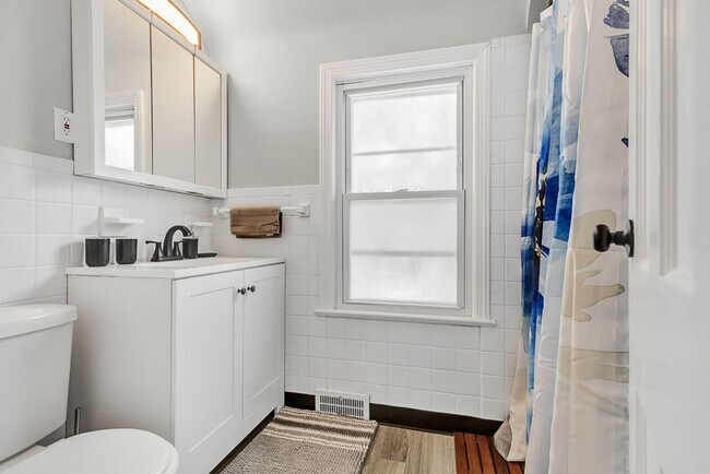 Building Photo - 3 BED 1 BATH SINGLE FAMILY HOME IN BEAUTIFUL SOUTH EUCLID