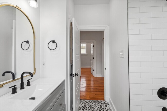 Building Photo - 2700-02 Soniat St