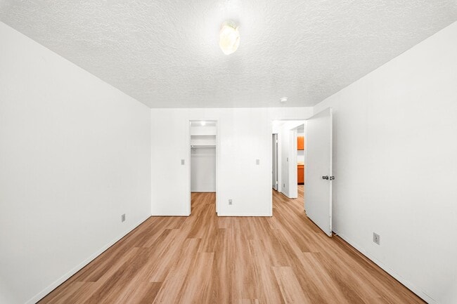 Building Photo - 600 N 2450 E