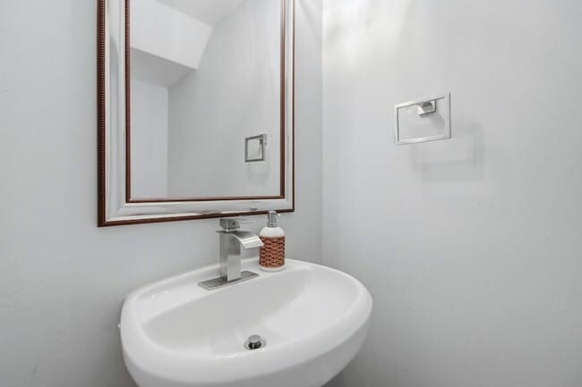Building Photo - 25450 Barmby Dr