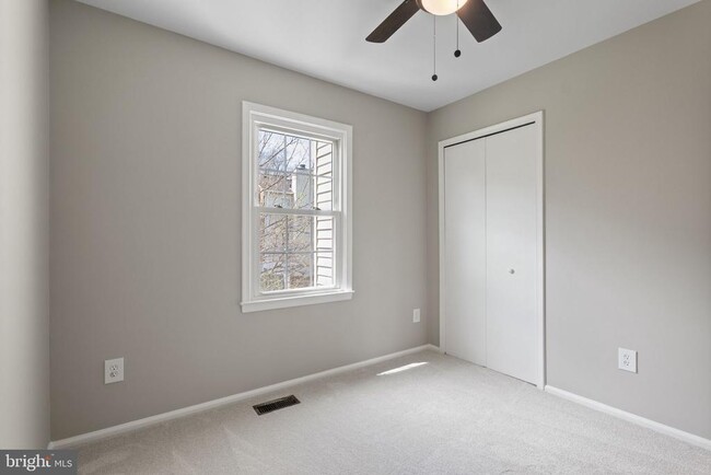 Building Photo - 941 Sherwood Ct