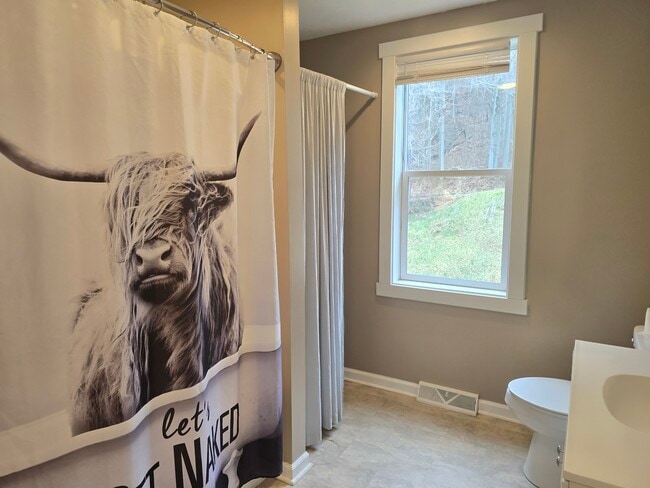 Building Photo - 633 Bessemer Ave