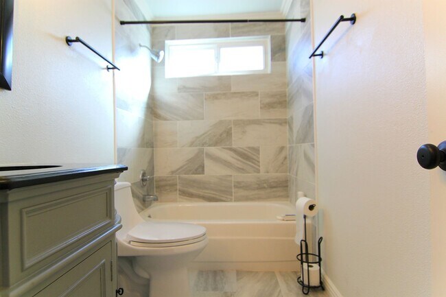 Building Photo - 5604 Bloomfield St