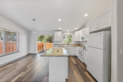 Building Photo - Spacious and Updated Pet Friendly Home