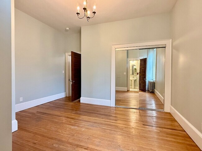 Building Photo - 114 Church St