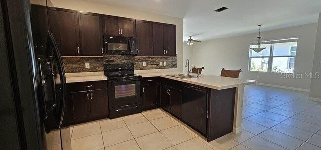 Building Photo - 7401 W Lenox Cir