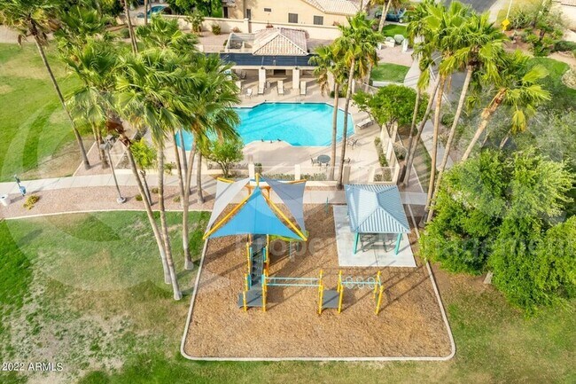 Building Photo - 1312 W Chilton Ave