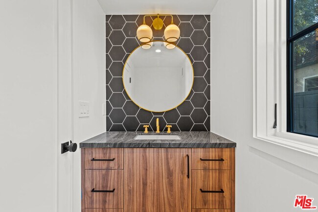 Building Photo - 14535 Killion St