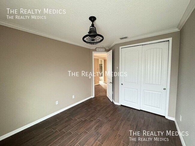 Building Photo - 15764 Ave Of The Arbors