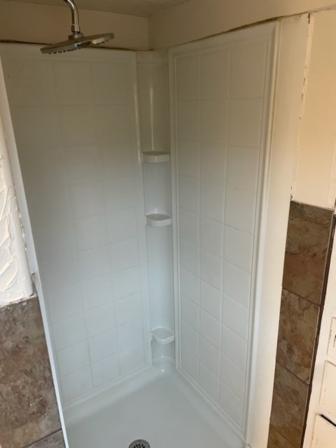 Master Bathroom - 1919 George Washington Blvd
