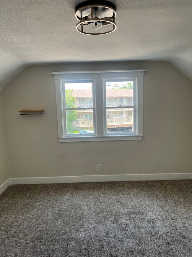 Building Photo - 308 College Ct