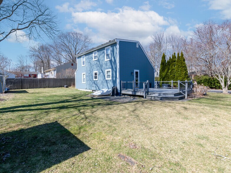 Building Photo - 32 Hamlin Ave