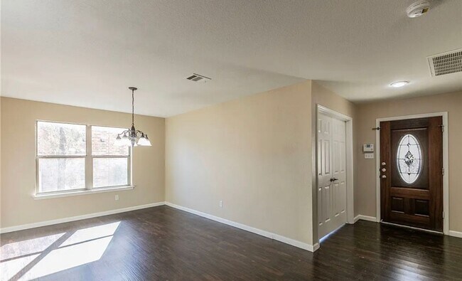 Building Photo - Grand Home w/ Office in Temple, Tx