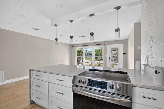 Building Photo - 907 Wright Dr