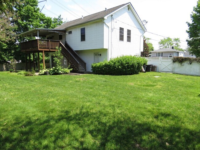 Building Photo - Super-Star Hi Ranch For Rent