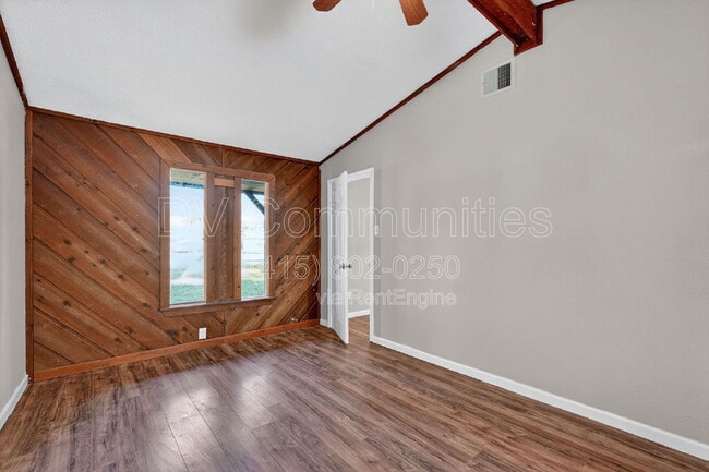 Building Photo - 24415 Lightwoods Dr