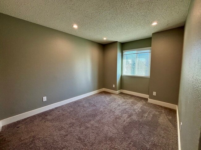 Building Photo - 7592 Deltawind Dr