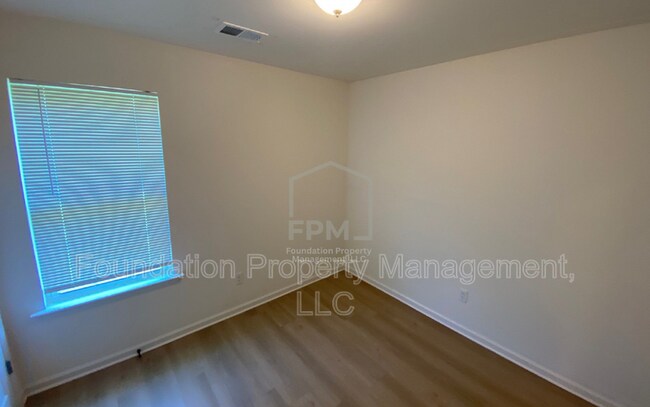 Building Photo - 3966 Battlefield Dr