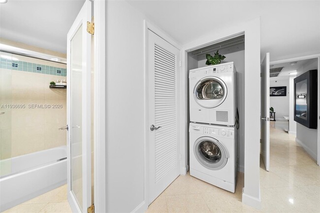 Building Photo - 2301 Collins Ave