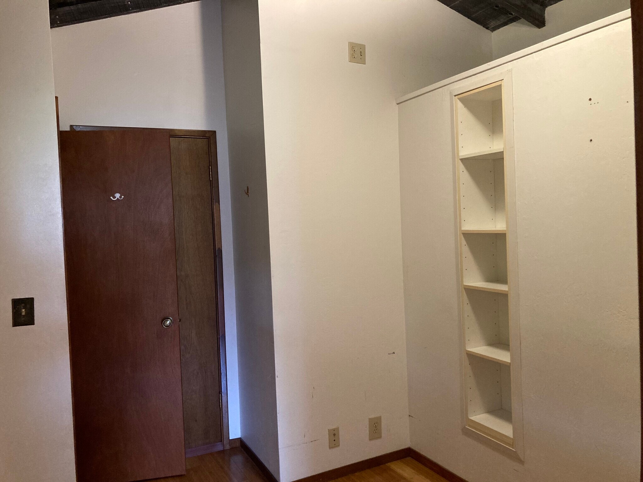 Building Photo - 883 Buena Vista Dr