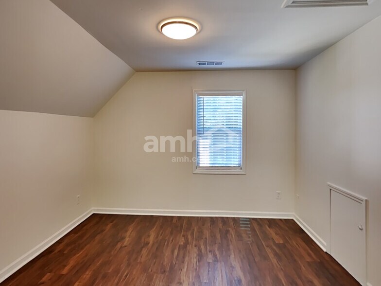 Building Photo - 155 Birchwood Pass