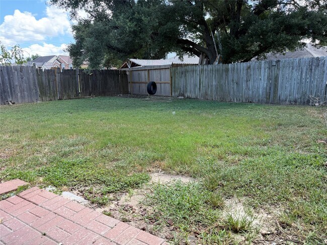 Building Photo - 11050 Rainbow Glen Dr