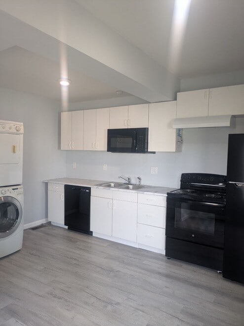 Building Photo - 85 N High St