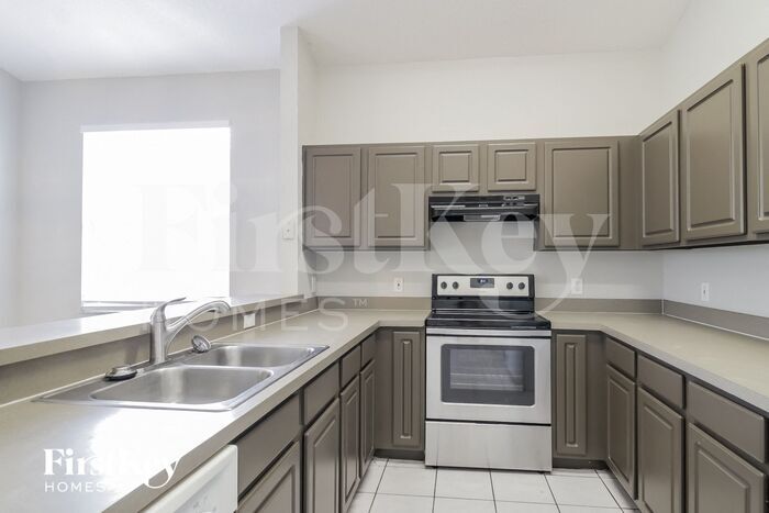 Building Photo - 336 Hills Bay Dr