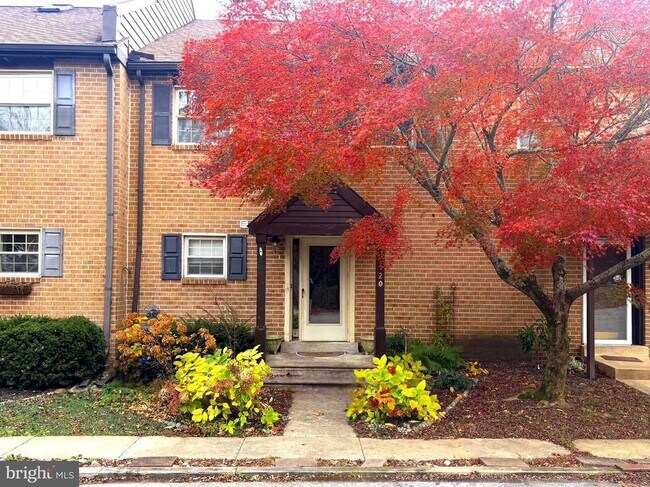 Building Photo - 120 Eaton Dr