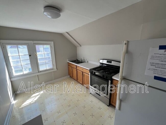 Building Photo - 1622 Northland Ave